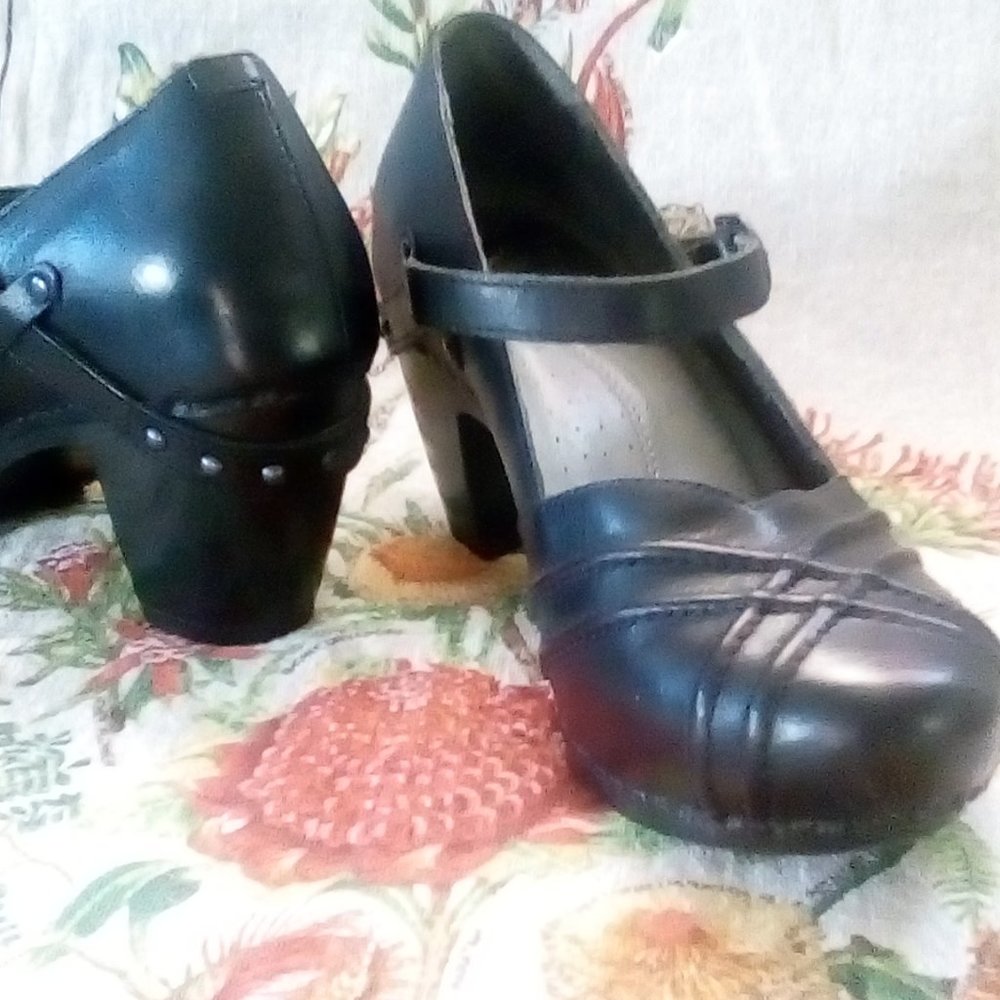 Dansko Reeny - Studded Heels - 39 - EUC